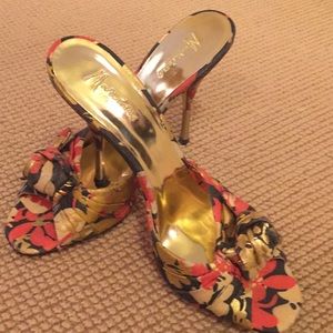 Women’s shoes 6 1/2 heels.